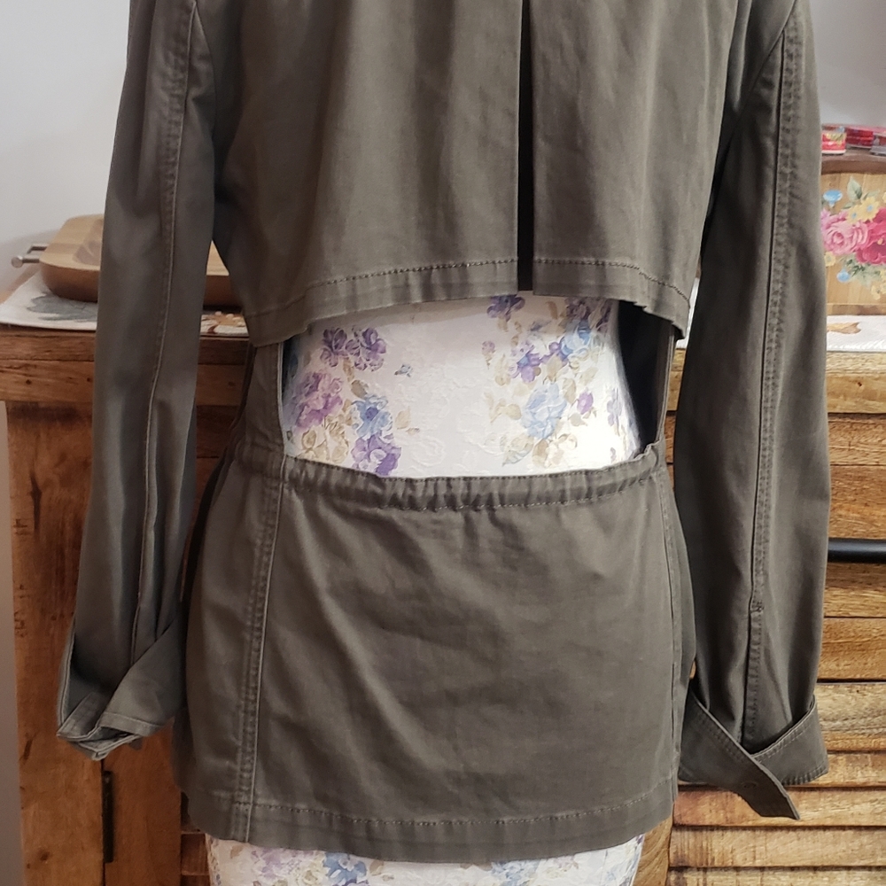 BCBGMAXAZRIA Military style Army Green utility jacket. Back is open.